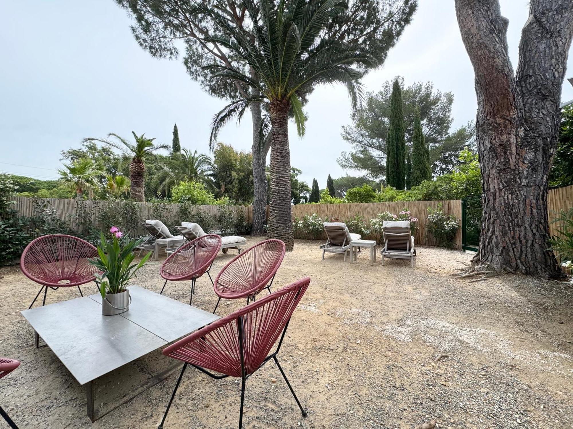Sur Terrasse Et Jardin Privatif 400m De La Et Des Commerces * Cavalaire-sur-Mer